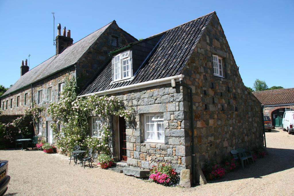 Saint Martin Le Douit Farm Self Catering 빌라 외부 사진